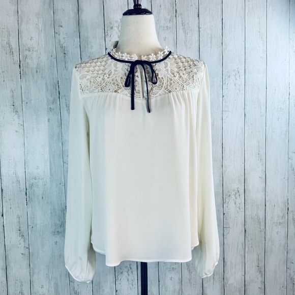 Express | Cream Lace Yoke Long Sleeve Blouse M NWT - Picture 2 of 14